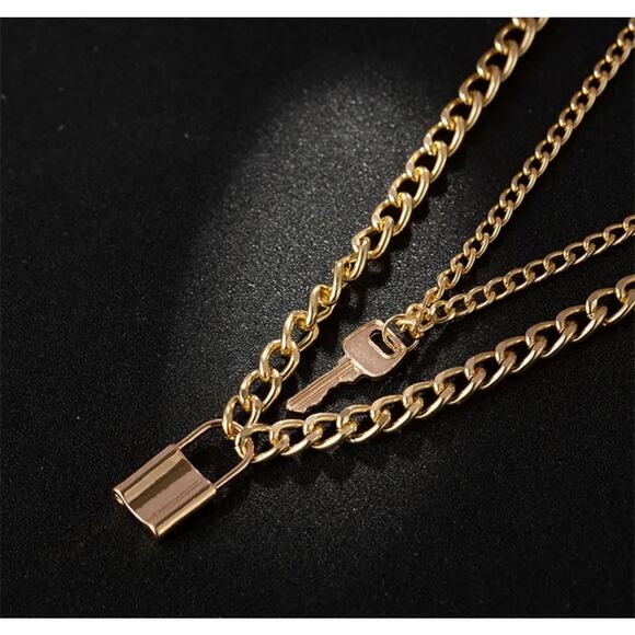 Gold Lock & Key Chunky Necklace (Clearance No Offer Accepted) - Picture 6 of 7